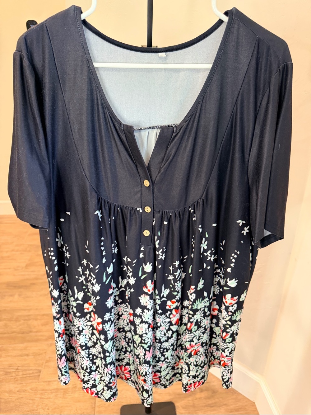 Women’s Plus Size 22W Floral Henley Top